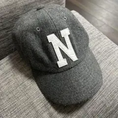 グレー Nロゴ ベースボールキャップ