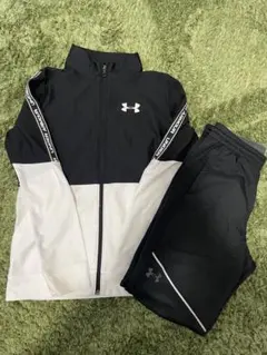週末値下げUnder Armour ジャージセット 黒/白
