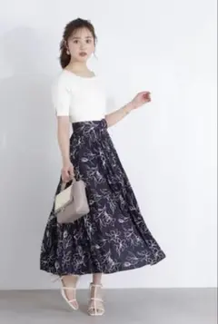 ネイビーフラワープリントロングスカート