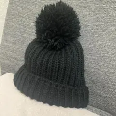 ボンボン付き　ニット帽