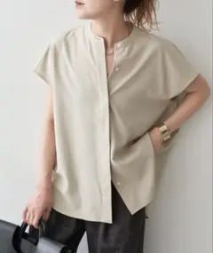 【spick&span】フレンチスリーブブラウス　ベージュのサムネイル