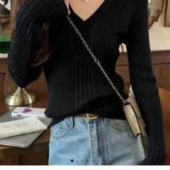 ブラック Vネック リブニット