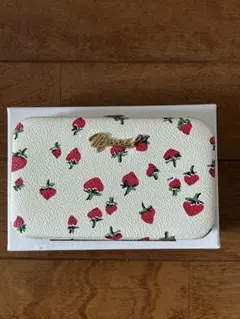 【新品未使用】MUVEIL ミュベールスマホケース 手帳型　イエロー✖️イチゴ 新品未使用】MUVEIL ミュベールスマホケース 手帳型 イエロー