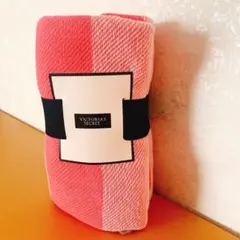 【新品タグ付】ヴィクトリアシークレット 大判ビーチタオル ブランケット ピンクのサムネイル