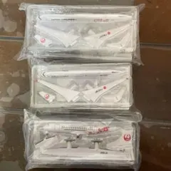 日本航空 JA01WJ JA15XJ JA01JC ミニチュア飛行機 3個セットのサムネイル