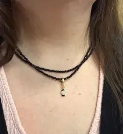 ブラックビーズ二重ネックレス ゴールドチャーム付き