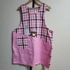 エプロン　保育士　ピンク系チェックエプロン 動物刺繍付き