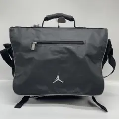 BN9636□JORDAN メッセンジャーバッグ ブラック 大きめ レアのサムネイル