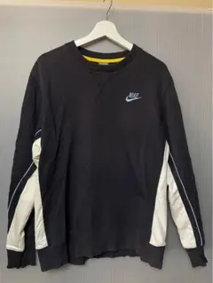 人気のNike トレーナー 黒 長袖　レアデザイン