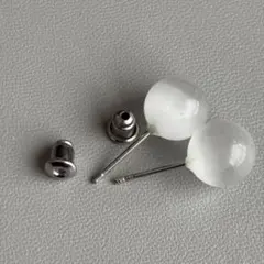 10mm ホワイトキャッツアイ スタッドピアス｜柔らかな光・シンプル・上品
