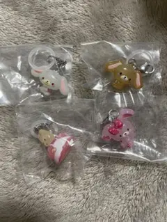 ゆるっとめじるしアクセサリー　サンリオ　マロンクリーム　ぼんぼんりぼん　しろうさ