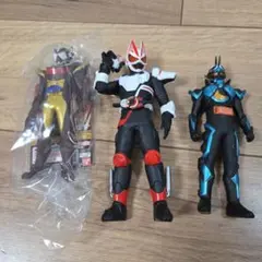仮面ライダーソフビ3体　ヴァレン、ギーツ、ガッチャード
