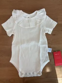 アイボリー フリル付きロンパース【80】未使用