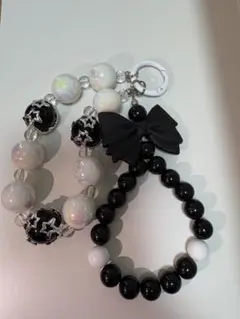 ブラックボールビーズ付きキーホルダー