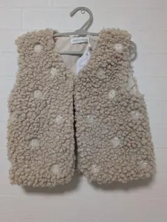 【未使用】mamaraku プードルボアベスト 90 花柄刺繍 ベージュ 女の子