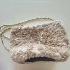 ベージュファーショルダーバッグ ゴールドチェーン