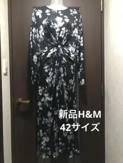 新品タグ.H&M.花柄ワンピース.42サイズ.ウエスト立体交差.黒地に花柄