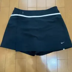NIKE テニス　スコート