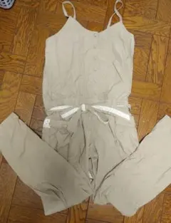 ベージュ　オールインワン　サロペット　　Mサイズ　　レース　リボン