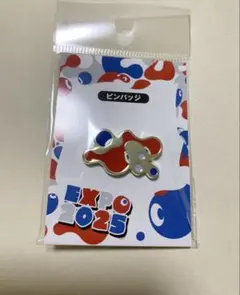 大阪関西万博 ミャクミャク こみゃく ピンバッチ 2つセット - メルカリ