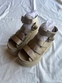 UGG W GOLDENRISE ブラック サンダル JP22 - メルカリ
