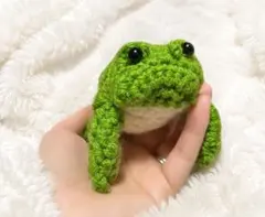 カエル　あみぐるみ　ストラップ　かぎ編みのサムネイル
