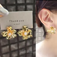 No.13 立体艶ゴールド×パールのフラワーピアス イヤリング