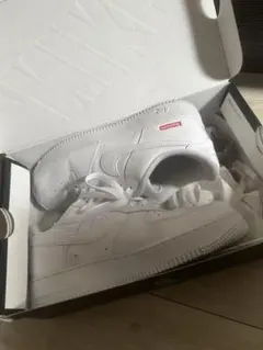 Supreme Nike Air Force 1 Low Whiteのサムネイル