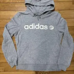 アディダス　フードパーカー