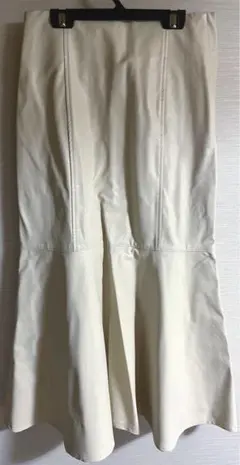 フレアロングスカート Lサイズ　フェイクレザー　クリームベージュ　ベージュ　ゴム