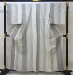 【SALE30%OFF】中古美品 おしゃれ小紋紬地　縞模様 白×グレー