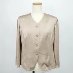 /＊b【上品な光沢】ジュンアシダ ノーカラー ジャケット 長袖トップス ベージュ