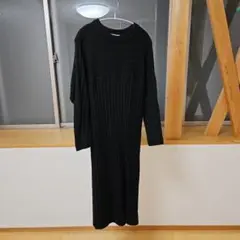 黒ワンピース長袖