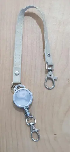 リール付き ストラップ キーホルダー アイボリー