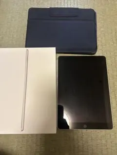 iPad 10.2インチ 第9世代シルバー ケース付き