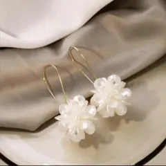 フラワー　揺れ　ピアス　大ぶり　シェルピアス　可愛い　花びら