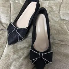 黒リボンパンプス