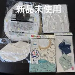 ベビー靴下とスタイ、肌着セット