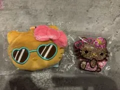 日焼けキティ　ラインストーンキーホルダー　クッションフェイスポーチ　2点セット