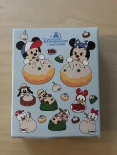 上海ディズニー　限定　バッジ　デニムシリーズ　2つセット ピンバッジ 豪華で凝ったデザインが素敵♡2周年の限定ピンバッジが発売