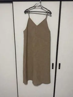 GU ベージュ キャミワンピース Vネック