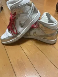 Nike Air Jordan 1 Mid シルバー