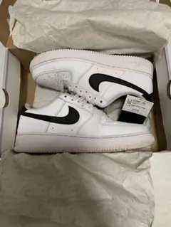 NIKE AIR FORCE 1 ホワイト ブラック 27.5 CT2302のサムネイル