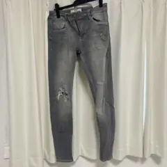 Bershkaグレー スキニーデニム ダメージ加工