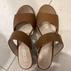 ECCO ブラウン シャープスリークサンダル