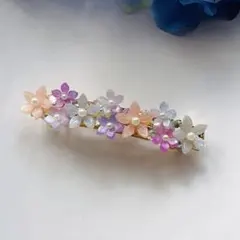 紫陽花色の花のバレッタ　フラワーバレッタ　樹脂パーツ　バレッタ　8cm