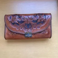 彫刻入りブラウンレザーバッグ　ハンドメイド　アンティーク