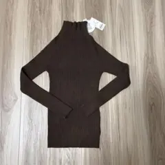 タグ付き未使用新品！『毛玉防止』ストレッチリブハイネックセーター ブラウン