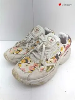 adidas フラワーパターン スニーカー ホワイト系