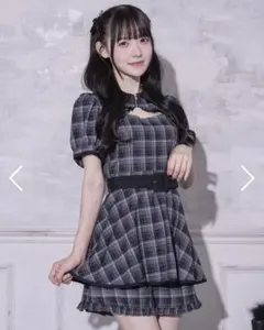 pium ヨーク切替ベルト付きプリーツミニワンピース - メルカリ